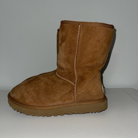 UGG BOOTS Chestnut Color, Size 9 - Picture 2 of 5